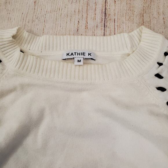 Kathie K white tasseled sweater sz M - Picture 4 of 7